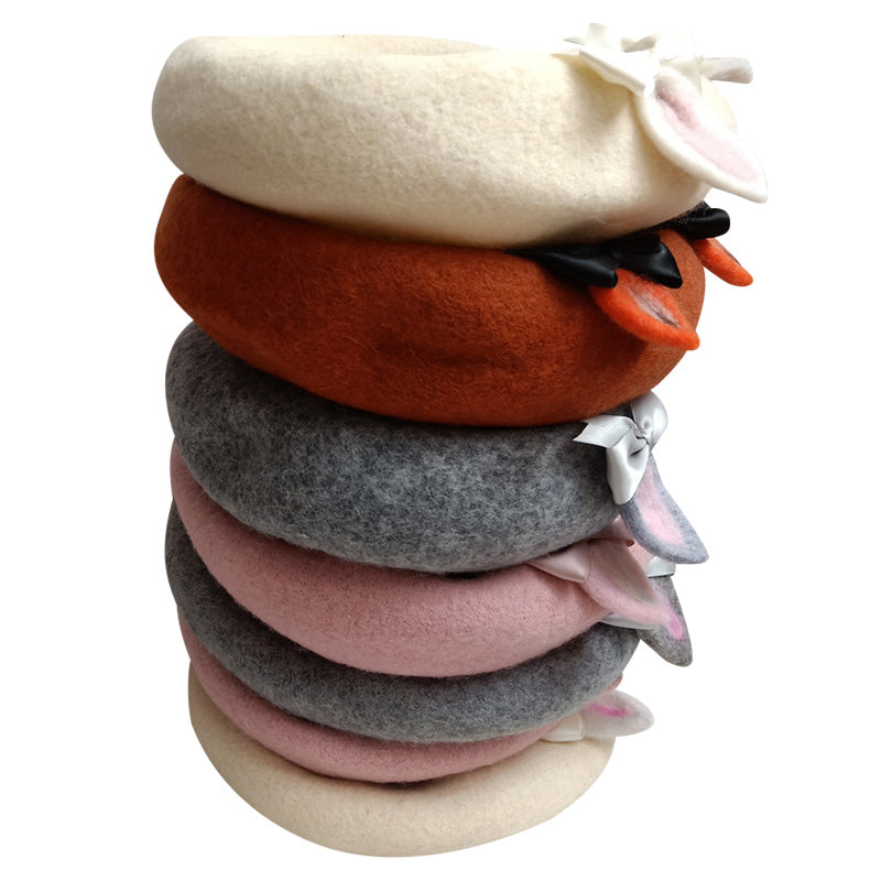 Béret mignon en laine avec nœud chaud