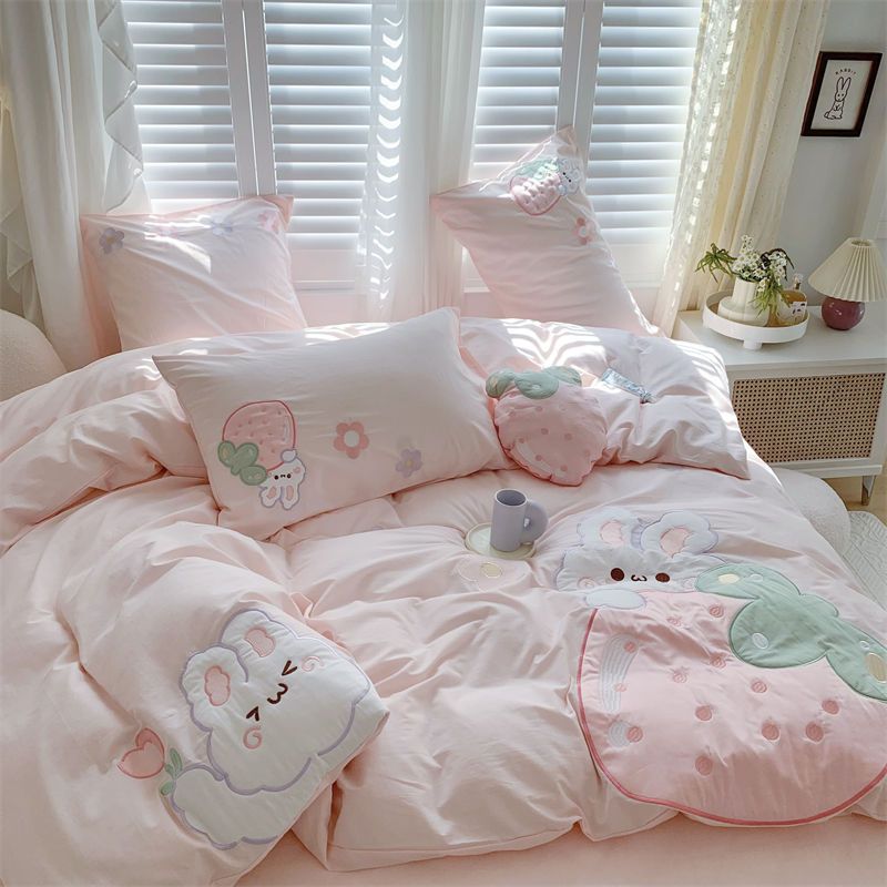 Parure de lit quatre pièces Strawberry Rabbit