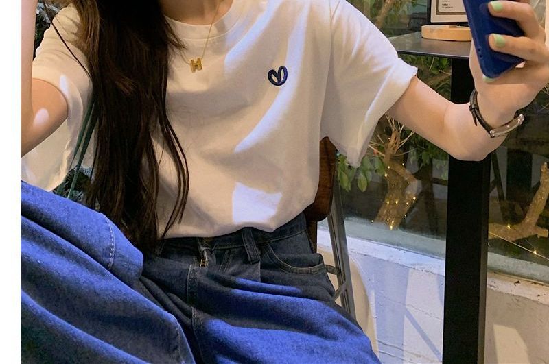 T-shirt brodé en forme de cœur WI33