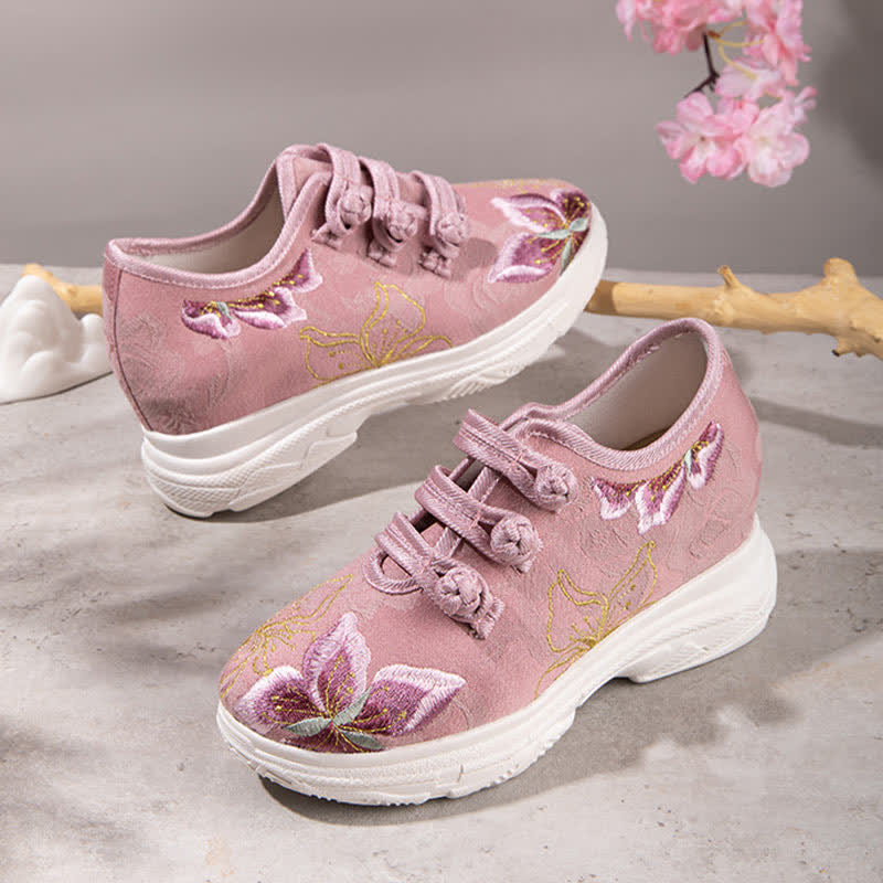 Chaussures à talons hauts avec boucle et broderie de fleurs roses