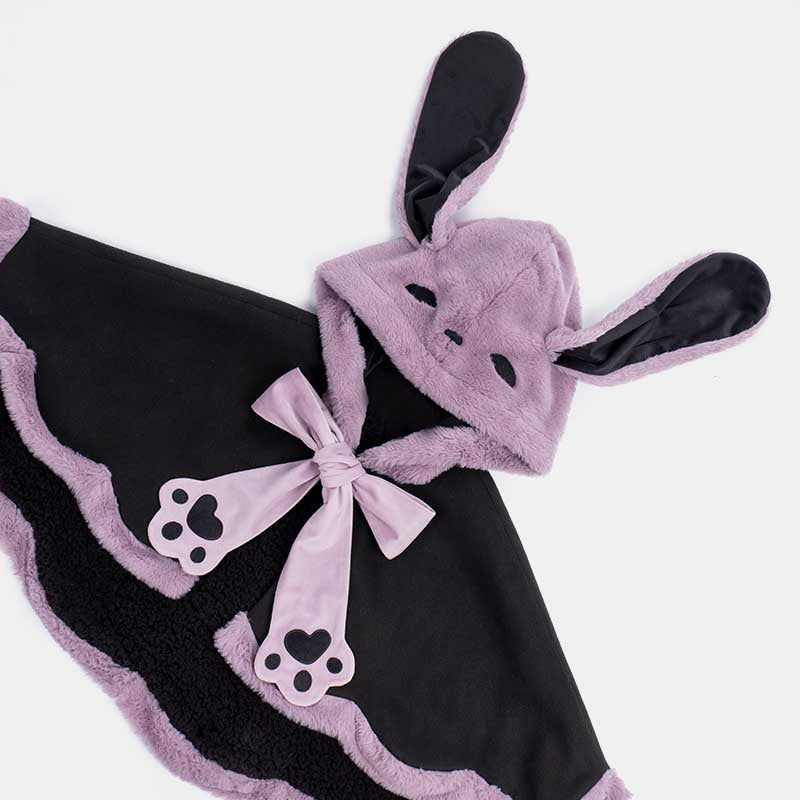 Cape courte en peluche violette avec longues oreilles de lapin et nœud papillon