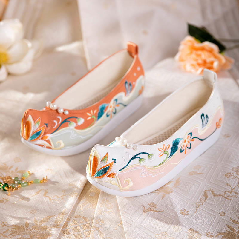 Chaussures rétro à broderie florale avec décor de perles