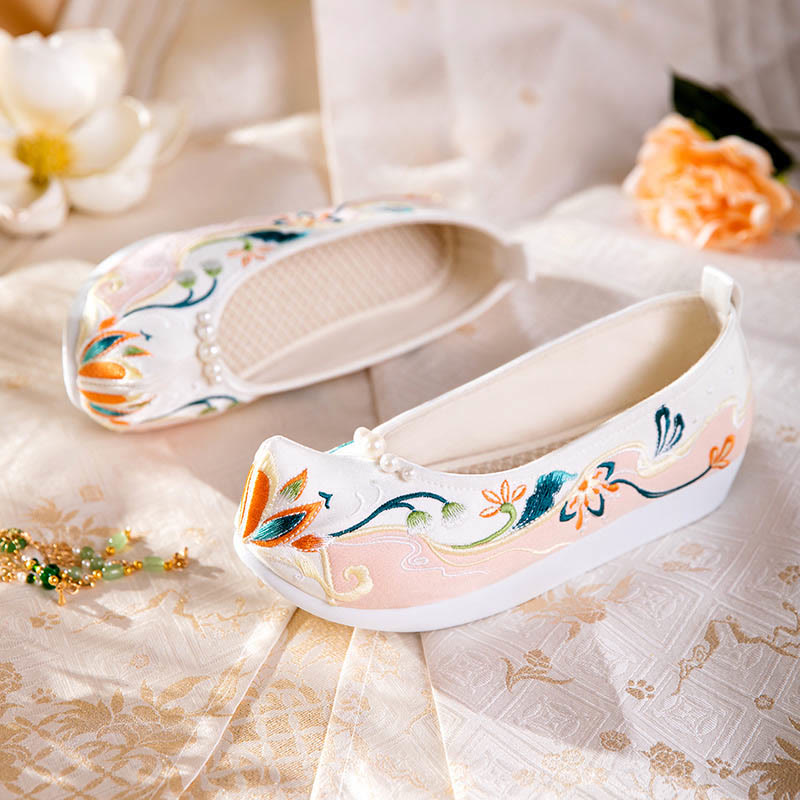 Chaussures rétro à broderie florale avec décor de perles