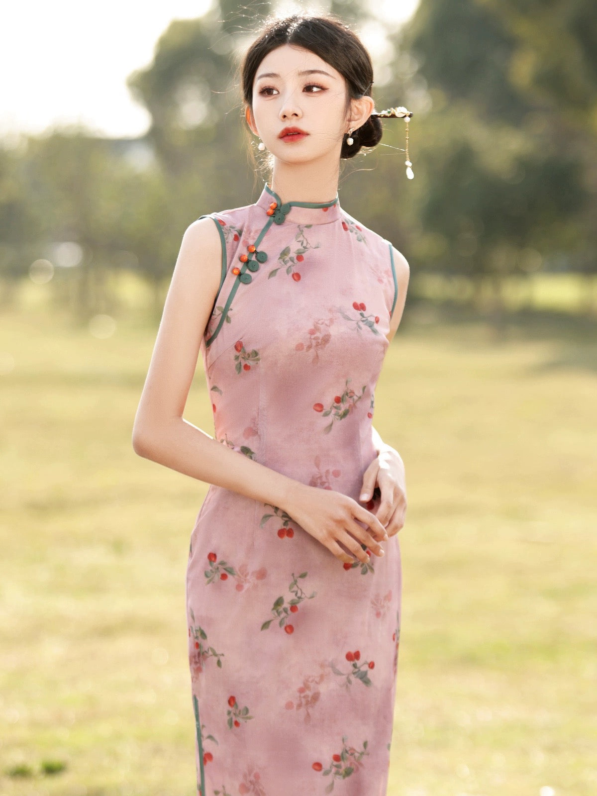 Cherry Blossom Sleeveless Long Cheongsam