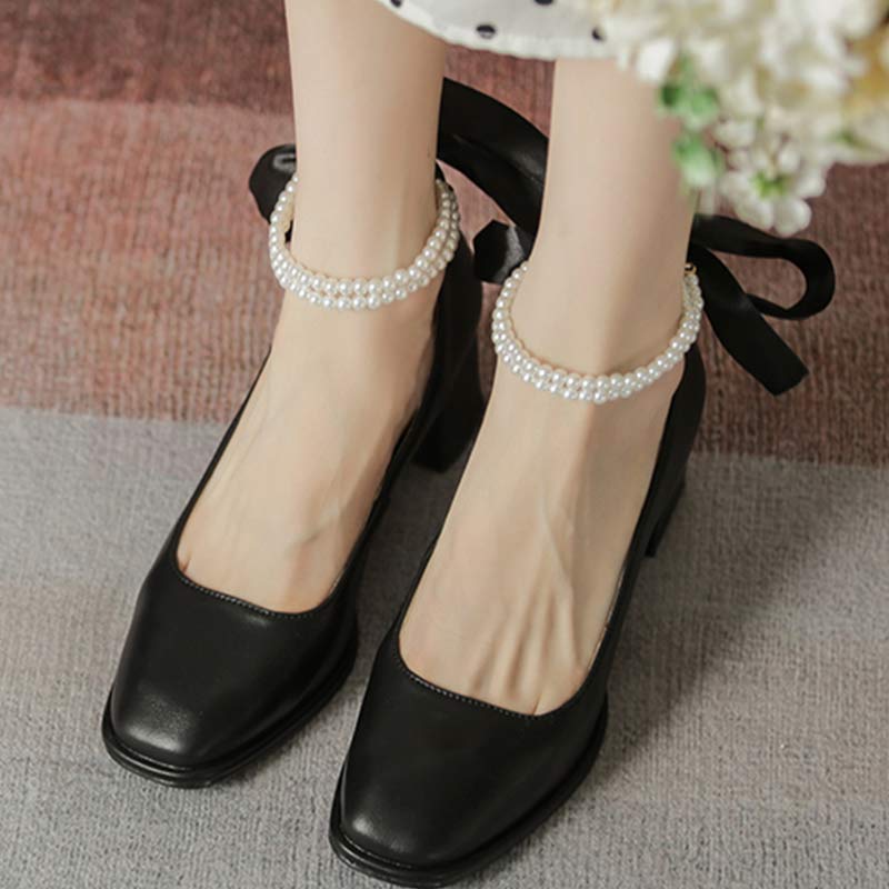 Elegante High Heels mit Perlenschleife