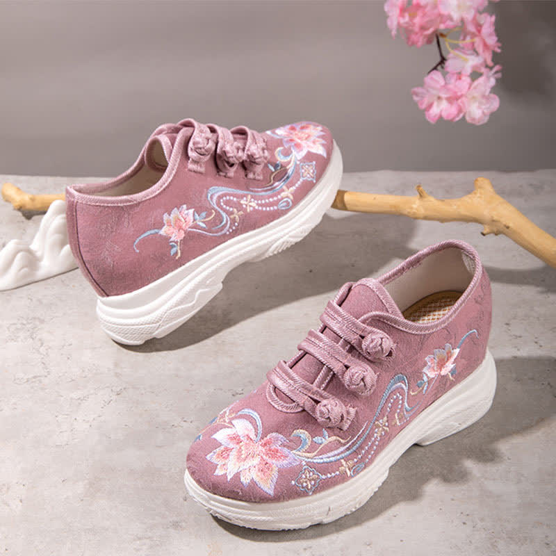 Chaussures à talons hauts avec boucle et broderie de fleurs roses