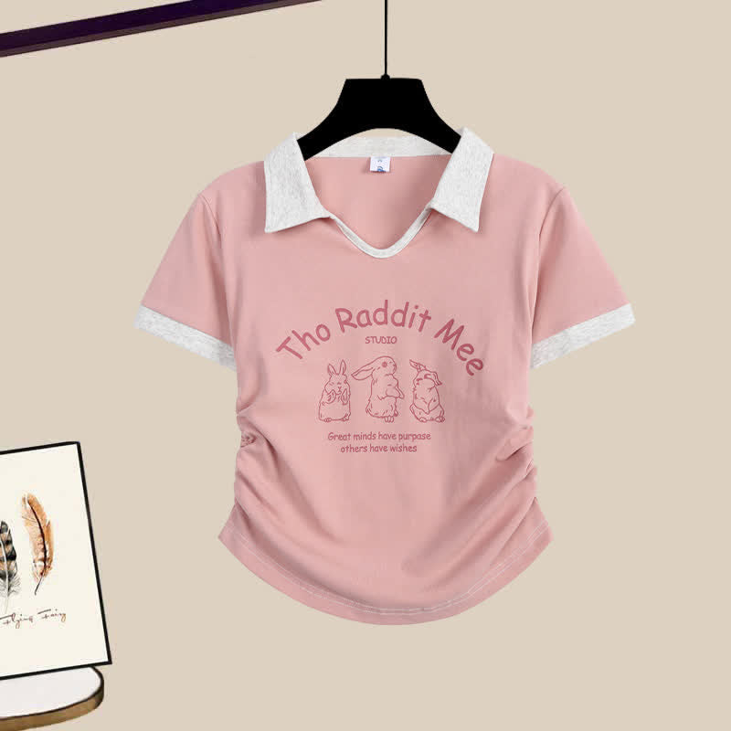 Rosa T-Shirt mit Buchstaben-Print und Cargohose mit Taschen