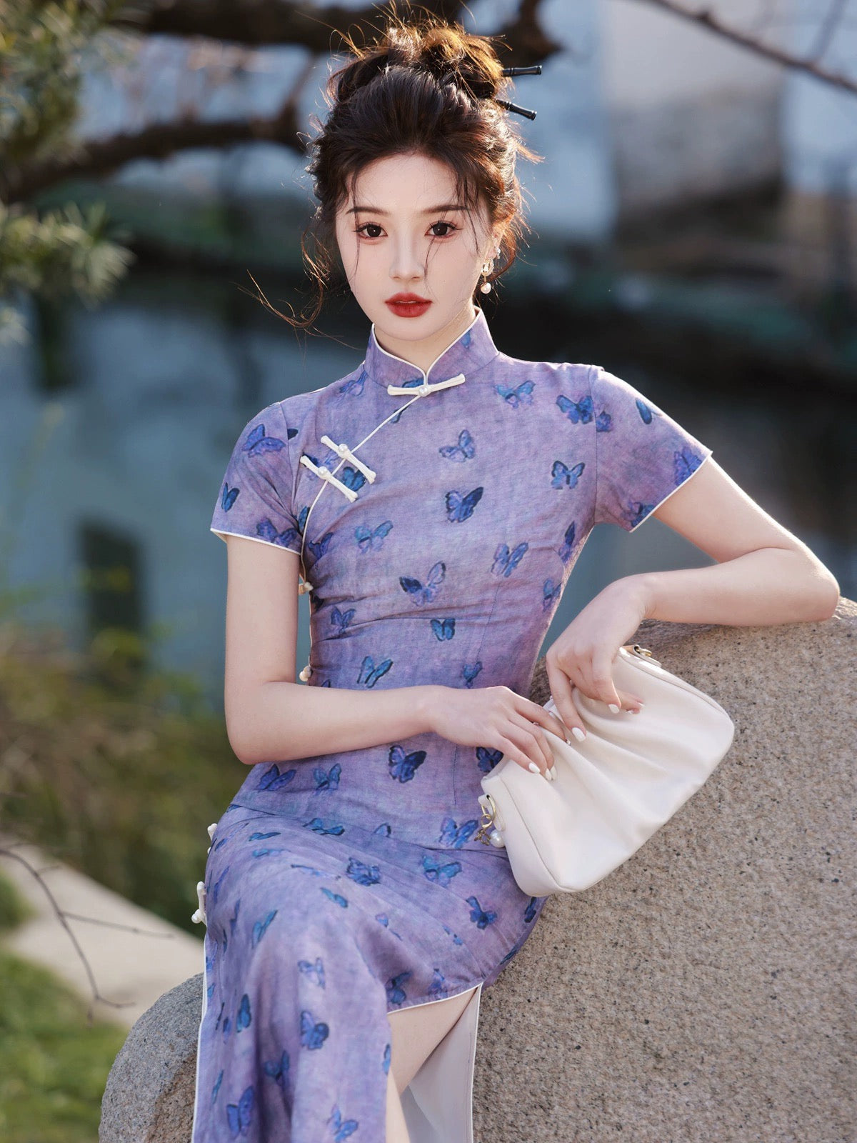 Lila Schmetterling Cheongsam