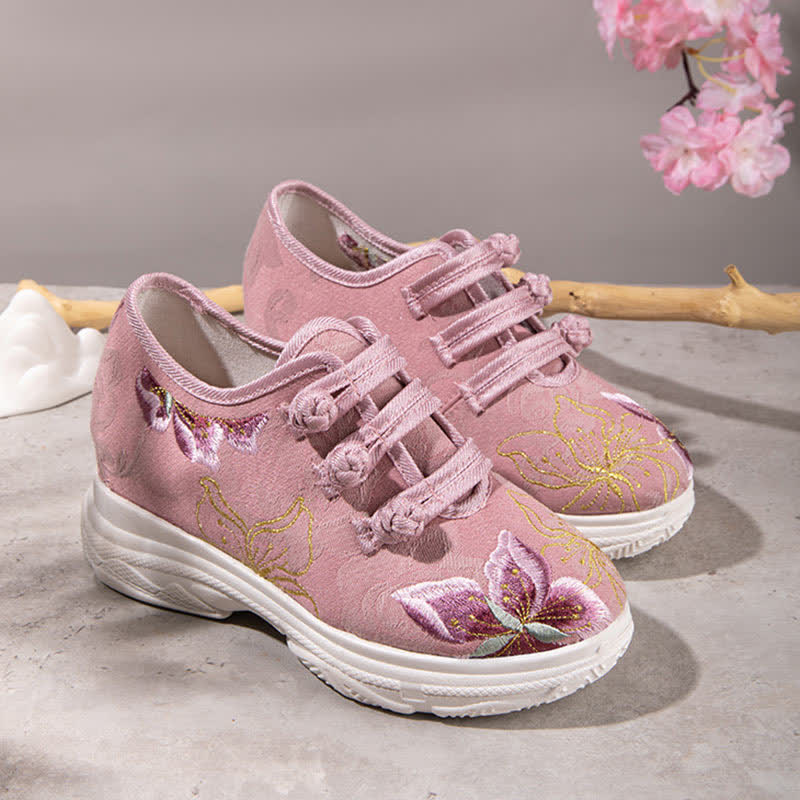 Chaussures à talons hauts avec boucle et broderie de fleurs roses