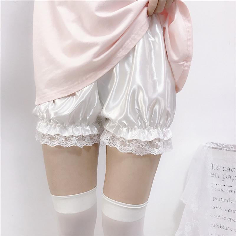 Short Lolita en dentelle pelucheuse à volants