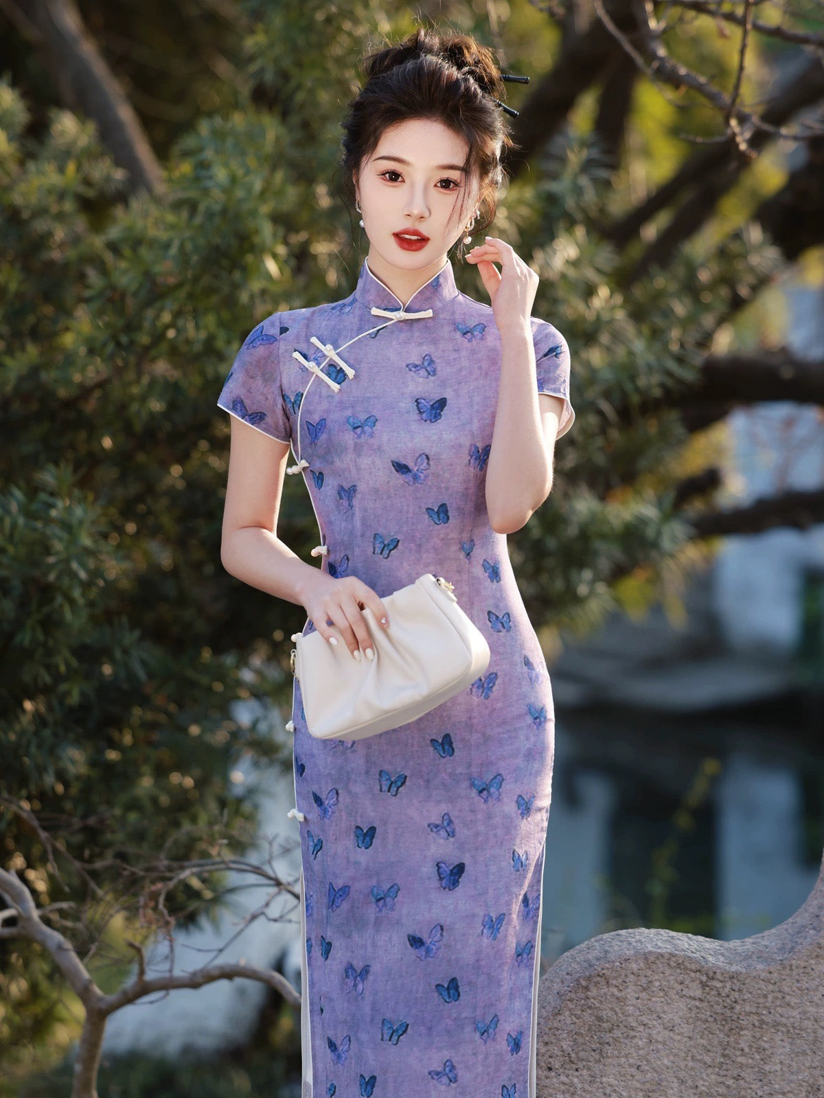 Lila Schmetterling Cheongsam