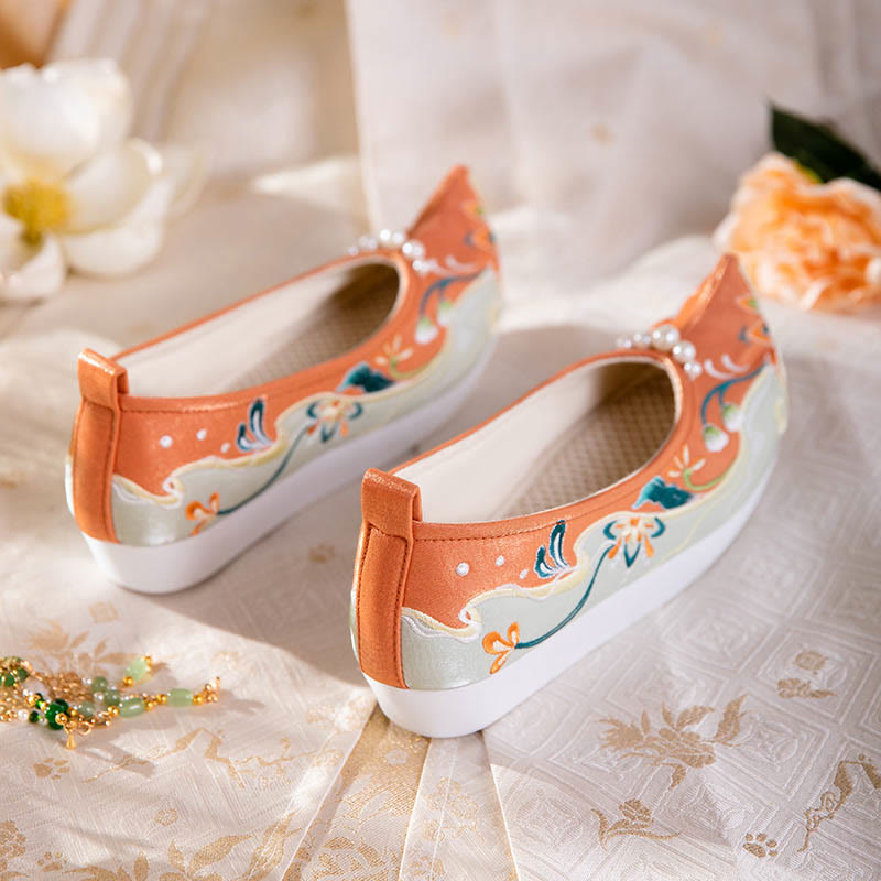 Chaussures rétro à broderie florale avec décor de perles