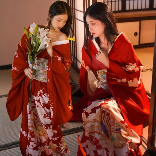 Robe kimono traditionnelle rouge élégante à imprimé