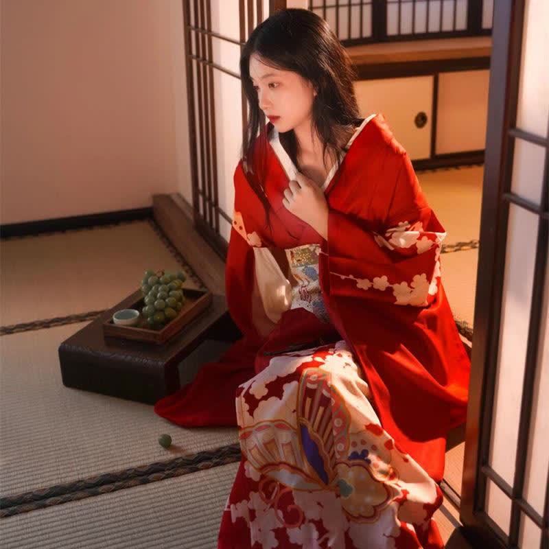 Robe kimono traditionnelle rouge élégante à imprimé