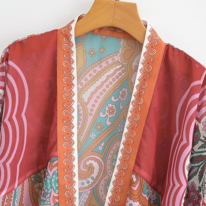 Kimono-Oberbekleidung mit Schnürung und Boho-Print