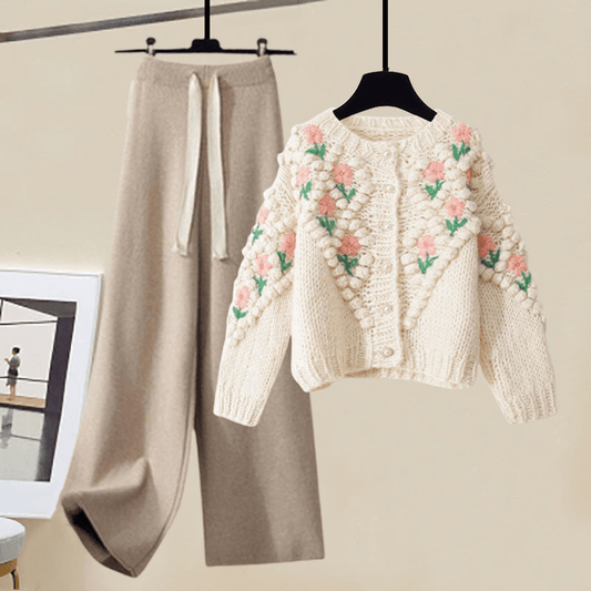 Cardigan en crochet fleuri, pull, pantalon en tricot