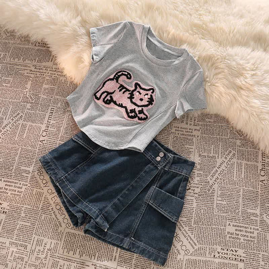 Rosa Crop Top mit Tiger-Stickerei, T-Shirt, Jeansshorts