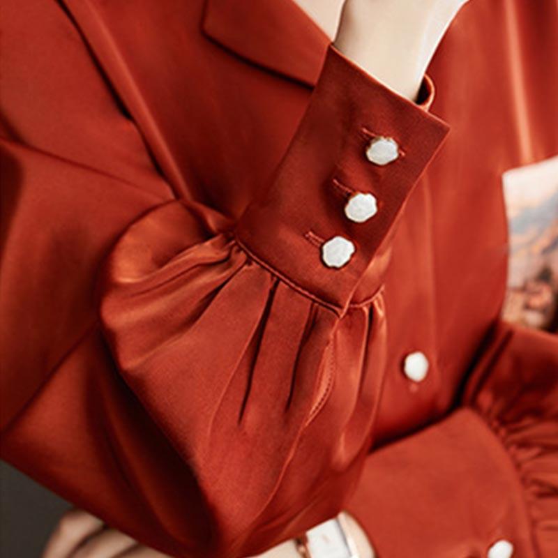 Rotes Chiffonhemd mit Puffärmeln im Vintage-Stil