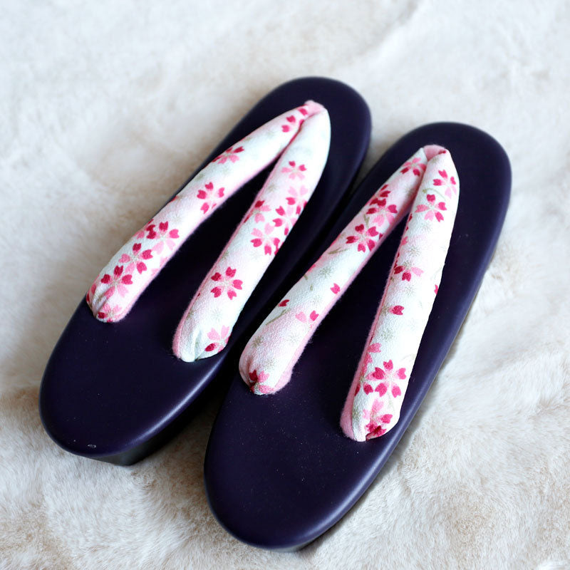 Chaussons japonais fleuris