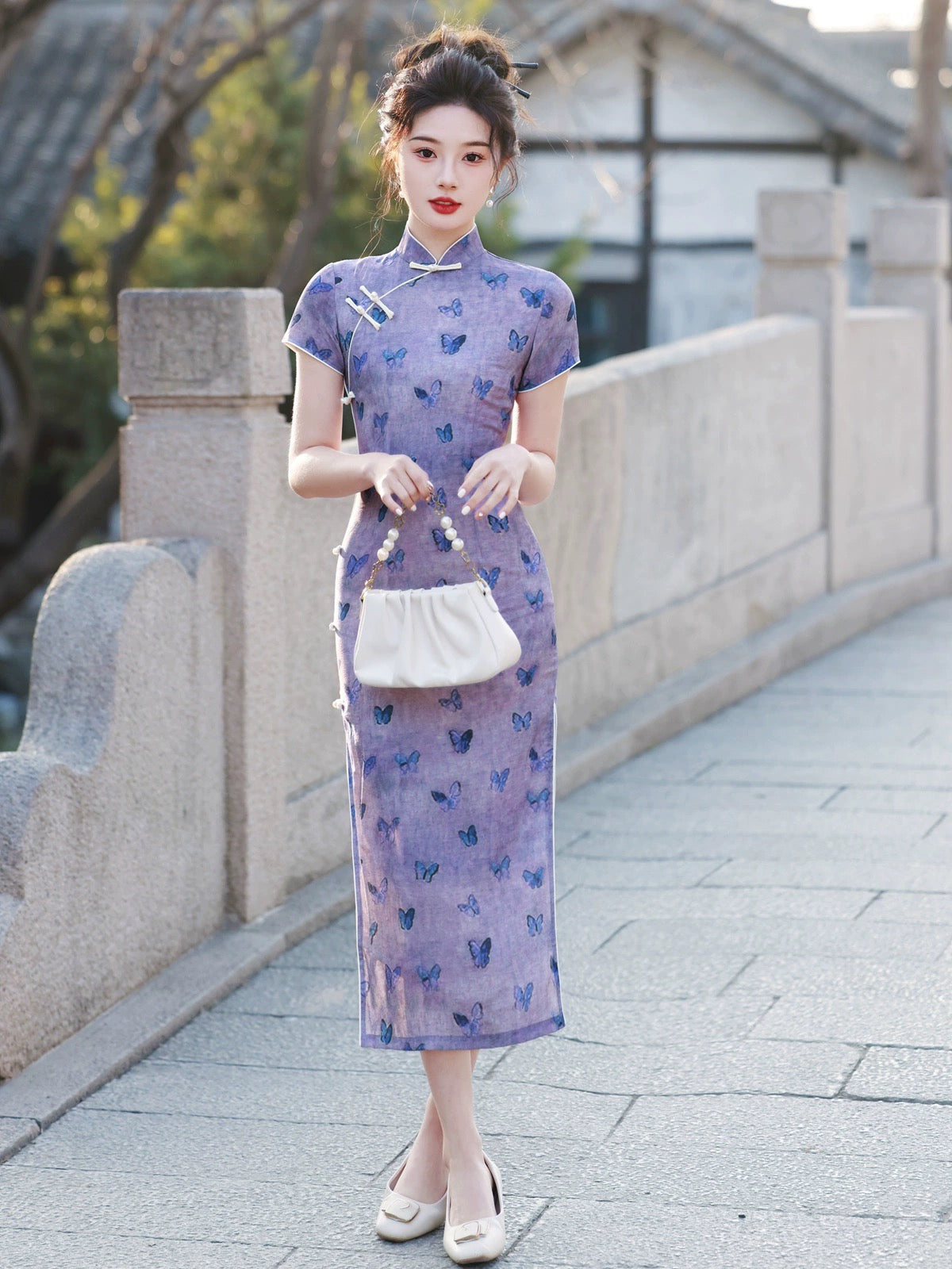 Lila Schmetterling Cheongsam