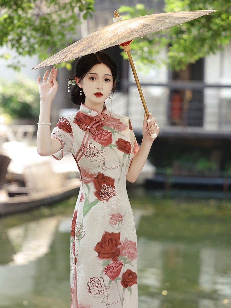 Robe élégante cheongsam à imprimé rose