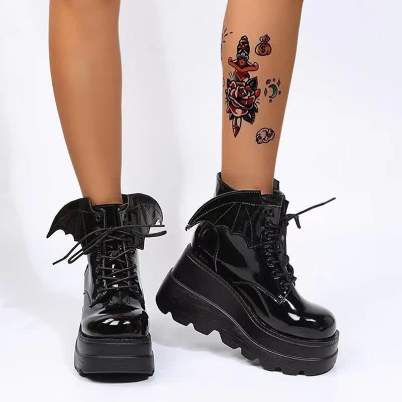 Schwarze Punk Goth Wings Schnürstiefel mit hohem Keilabsatz