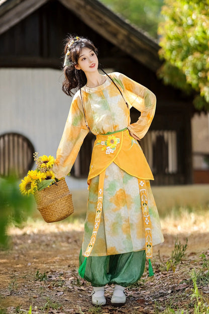 Round Collar Long Sleeve Printed Hanfu Pants Outfit in Yellow Green
