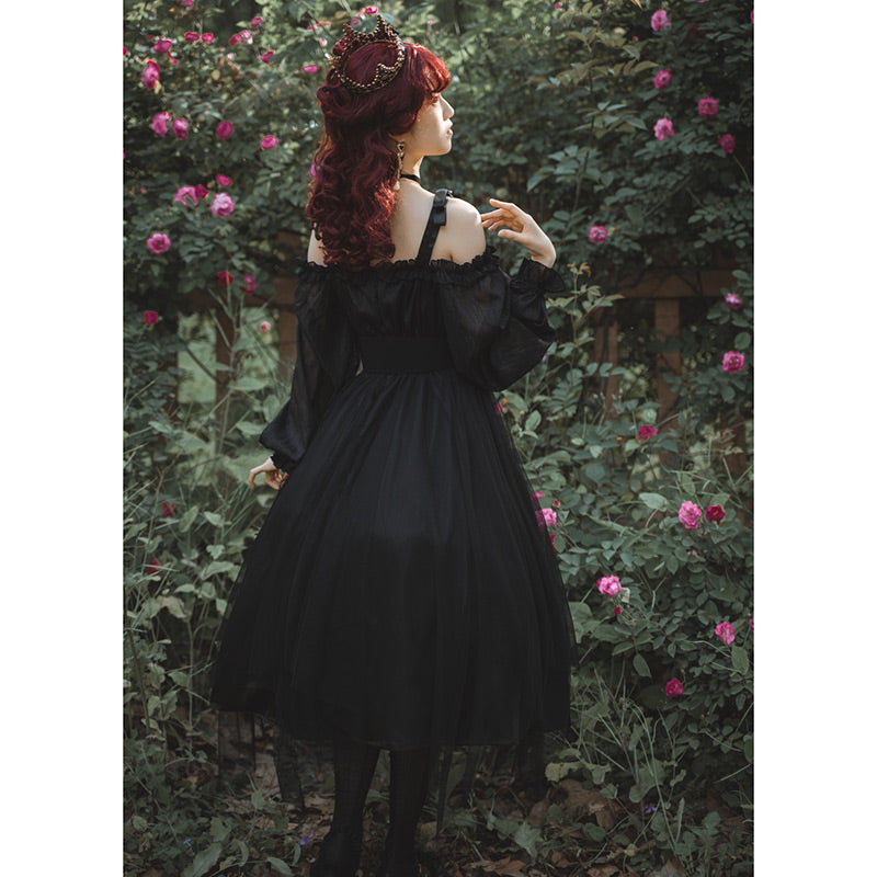 Schwarzes Lolita-Unterkleid mit langen Ärmeln und Kettengürtel