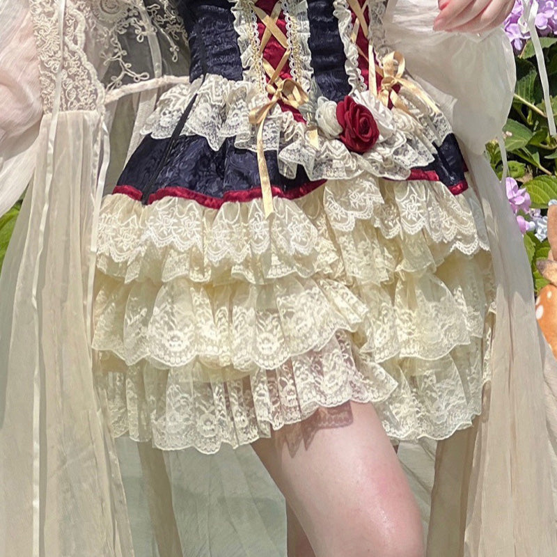 Haut corset en dentelle avec nœud papillon Lolita et short superposé