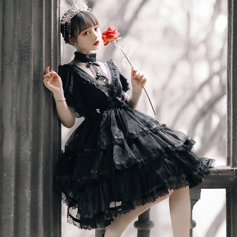 Elegantes Lolita-Kleid mit hohem Kragen, Schleife und Knoten