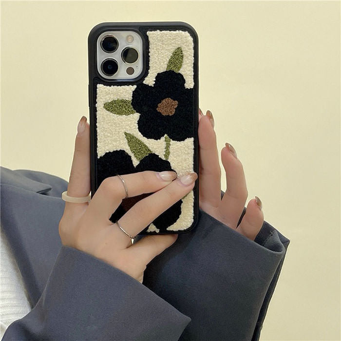 Coque iPhone en peluche à motif de fleurs noires