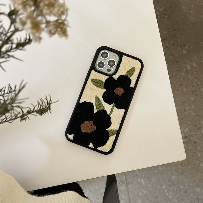 Coque iPhone en peluche à motif de fleurs noires