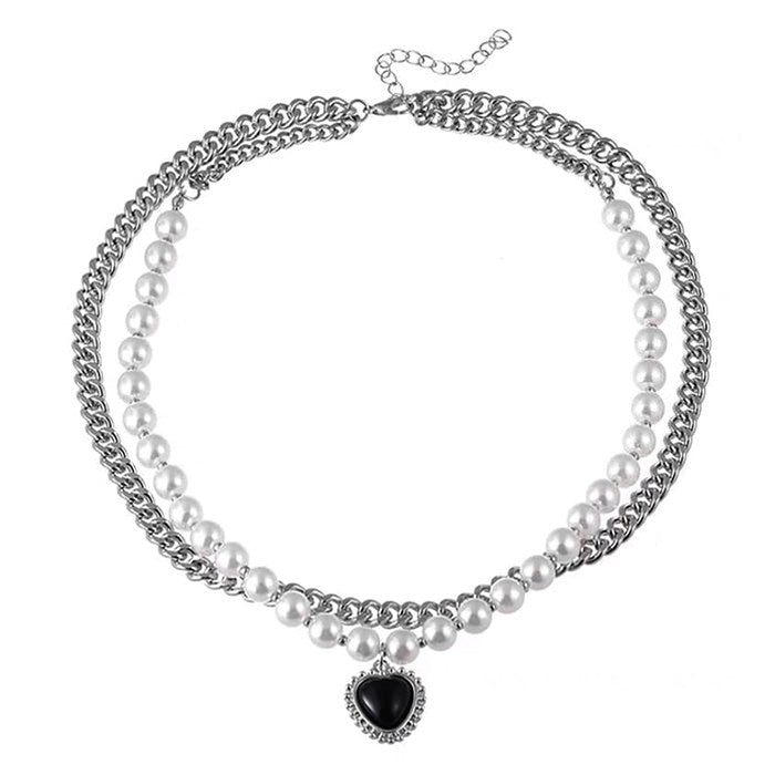 Collier de perles en forme de cœur noir