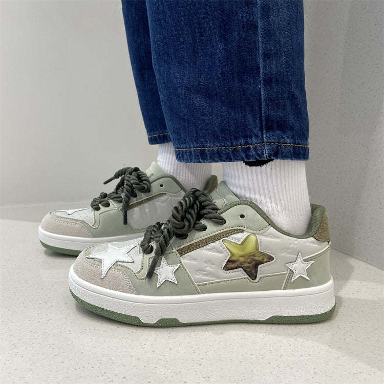 Graue Sneakers mit transparentem Stern