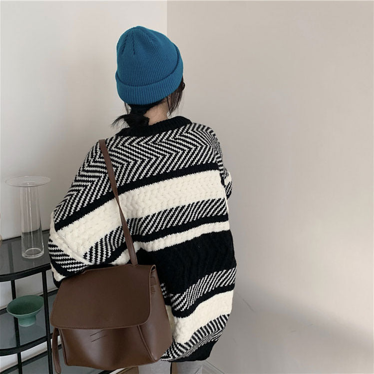 Gemütlicher Strickpullover mit Streifen