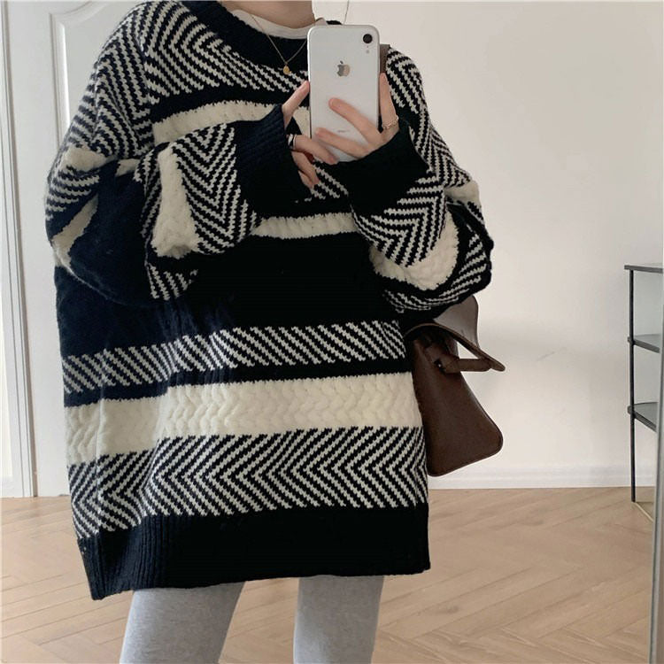 Gemütlicher Strickpullover mit Streifen