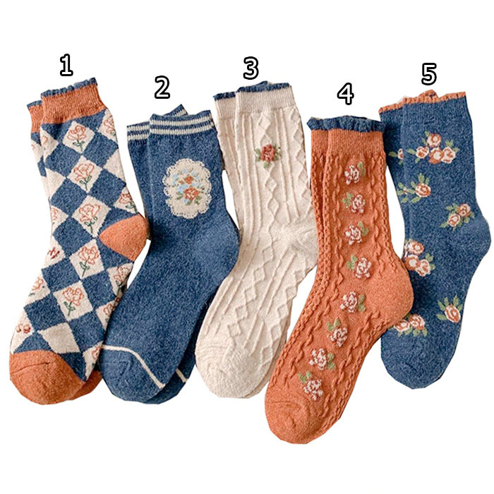 Chaussettes à motifs floraux et esthétiques