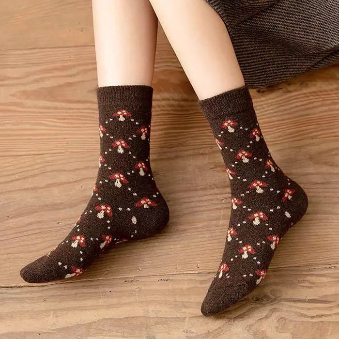 Chaussettes marron foncé à motif champignon