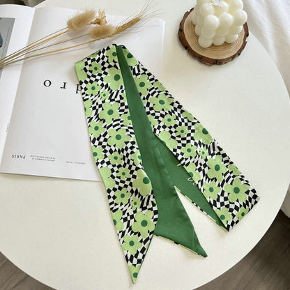 Grüner Satinschal mit Blumenmuster