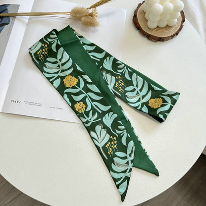 Grüner Satinschal mit Blumenmuster