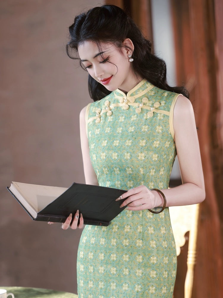 Cheongsam à motifs floraux verts