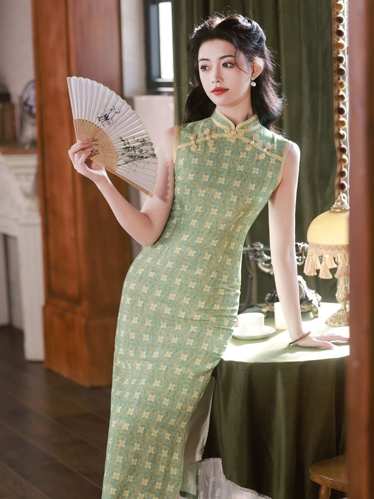 Cheongsam à motifs floraux verts