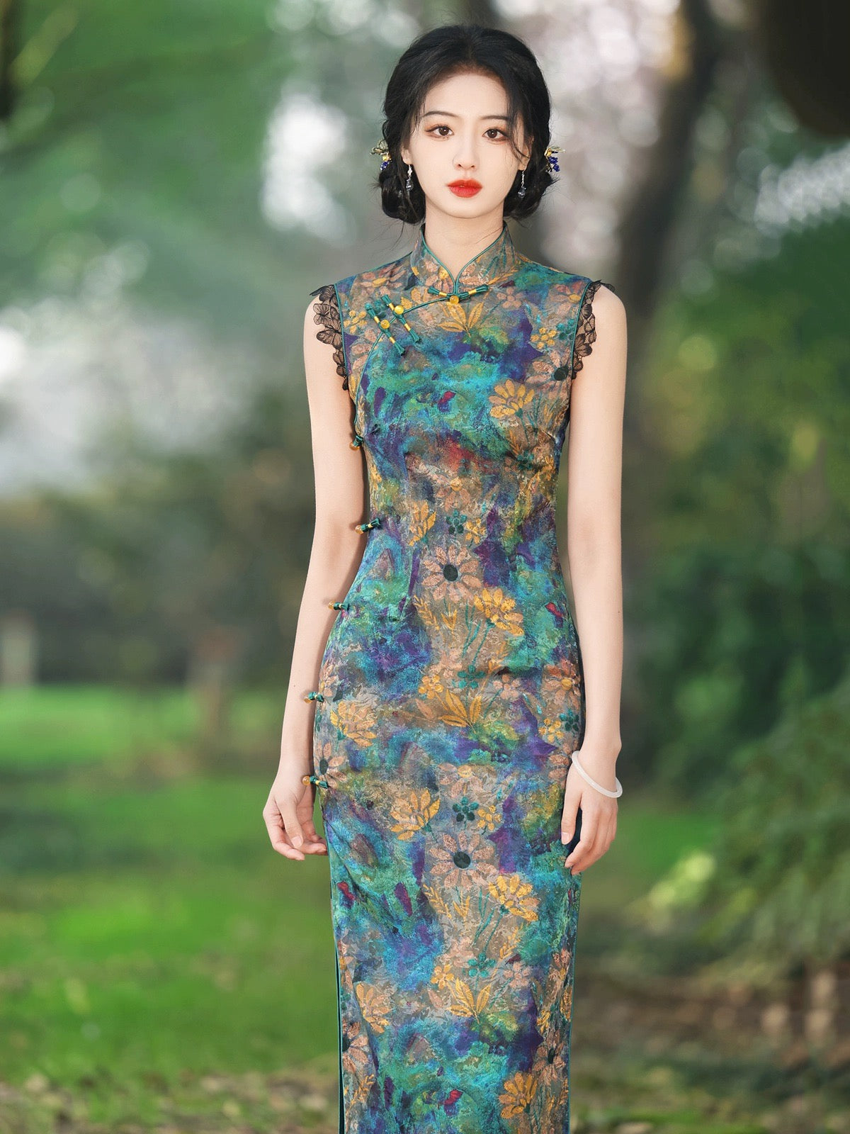 Cheongsam long sans manches à fleurs rétro