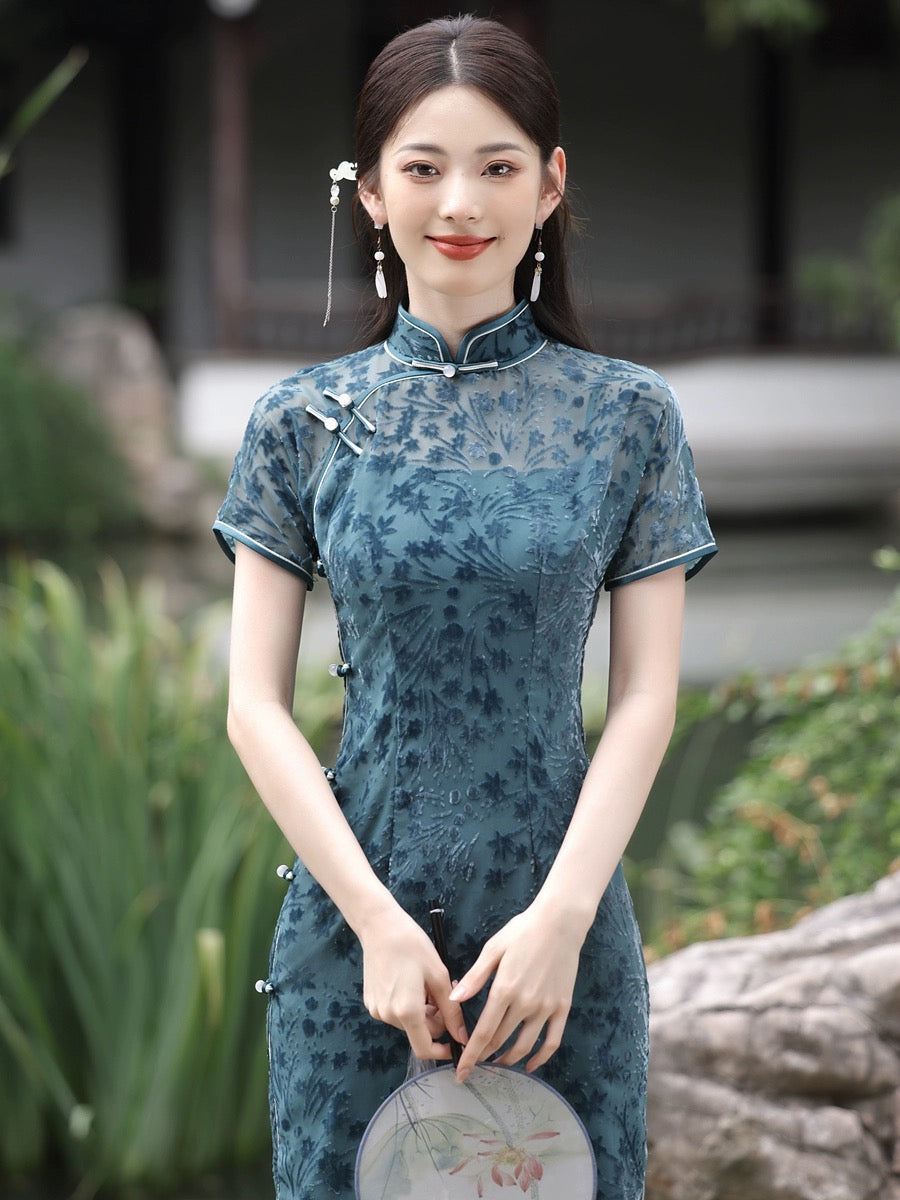 Cheongsam élégant à motif de fleur de lune