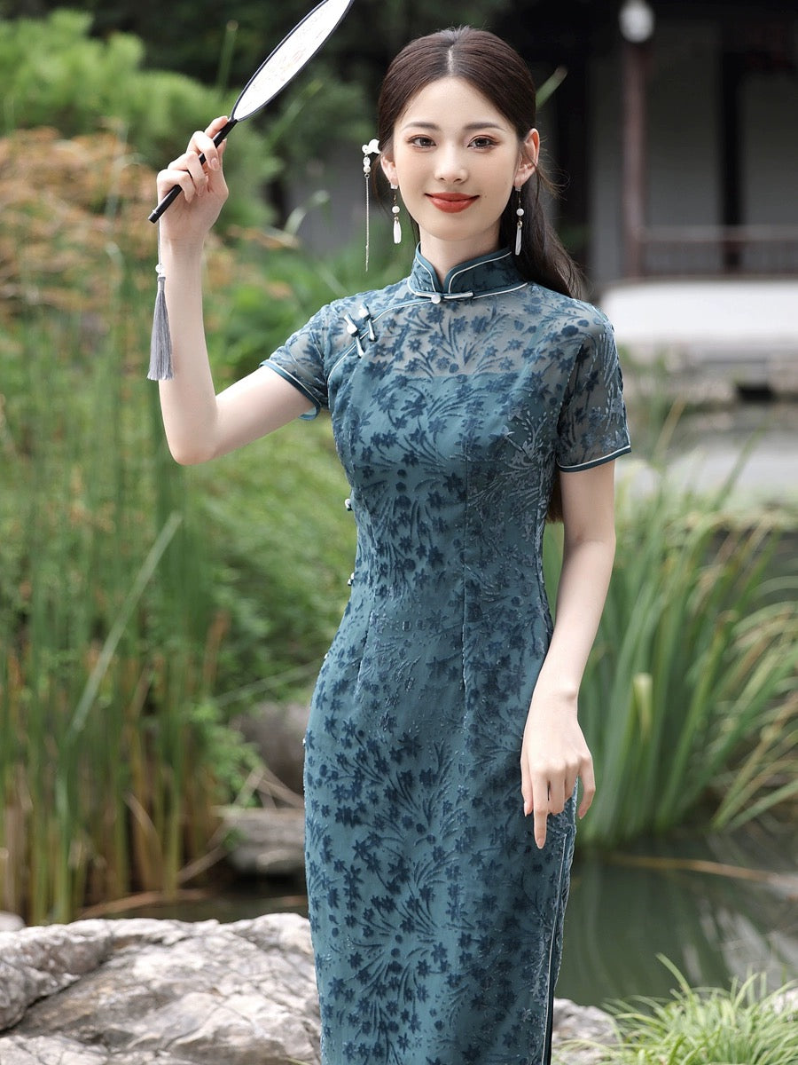 Cheongsam élégant à motif de fleur de lune