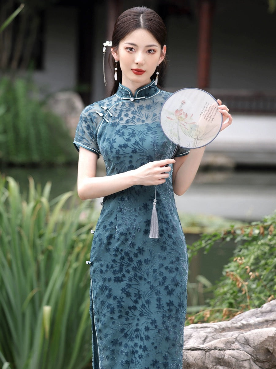 Cheongsam élégant à motif de fleur de lune