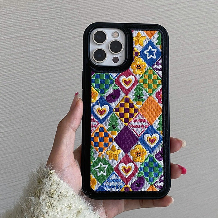 Coque iPhone avec broderie coeur vintage