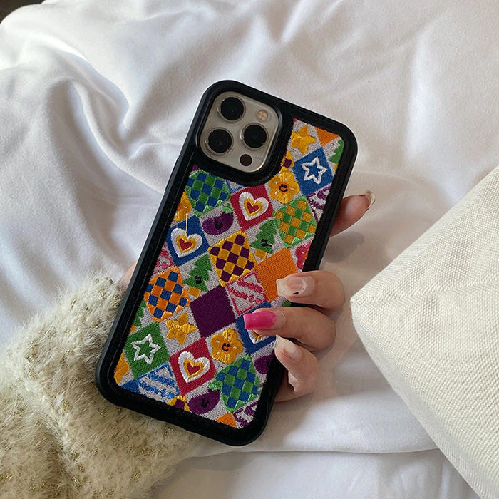 Coque iPhone avec broderie coeur vintage