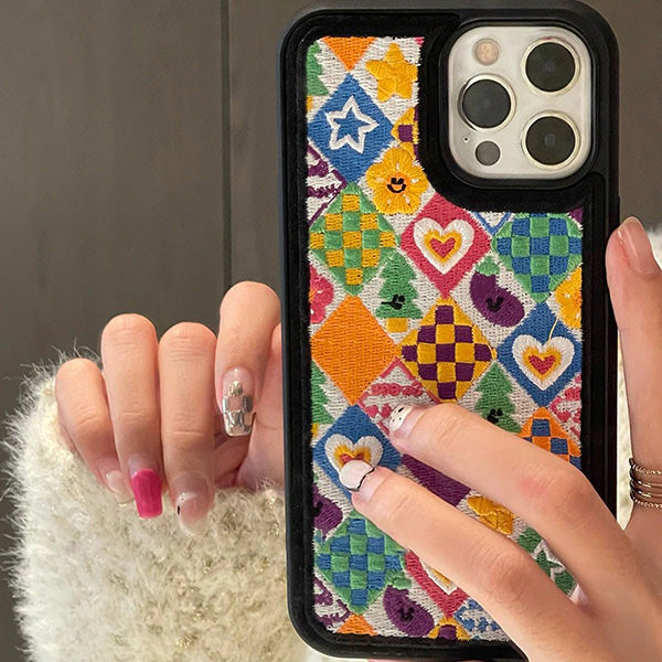 Coque iPhone avec broderie coeur vintage