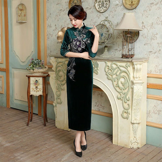 3/4-Sleeve Slit-Side Embroidered Cheongsam